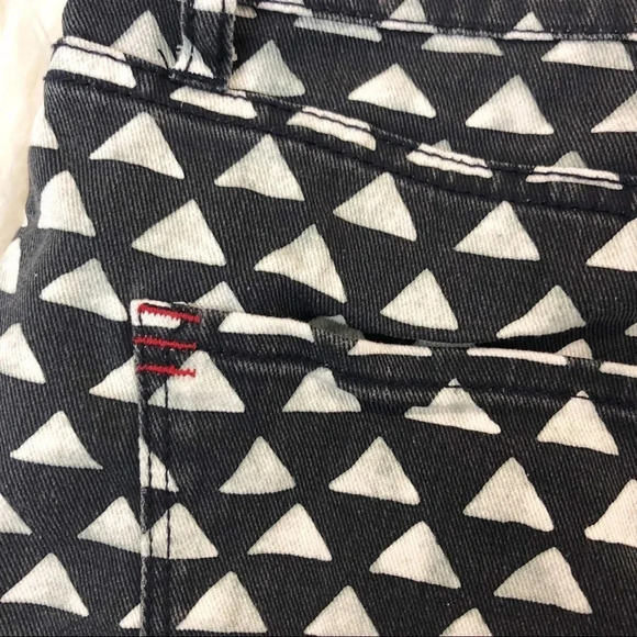 🍁 BDG High Waist Cutoff Triangle Geometric Shorts - Picture 6 of 8